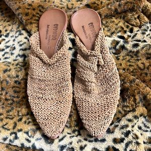 Cydwoq flats Size 39 (8.5)